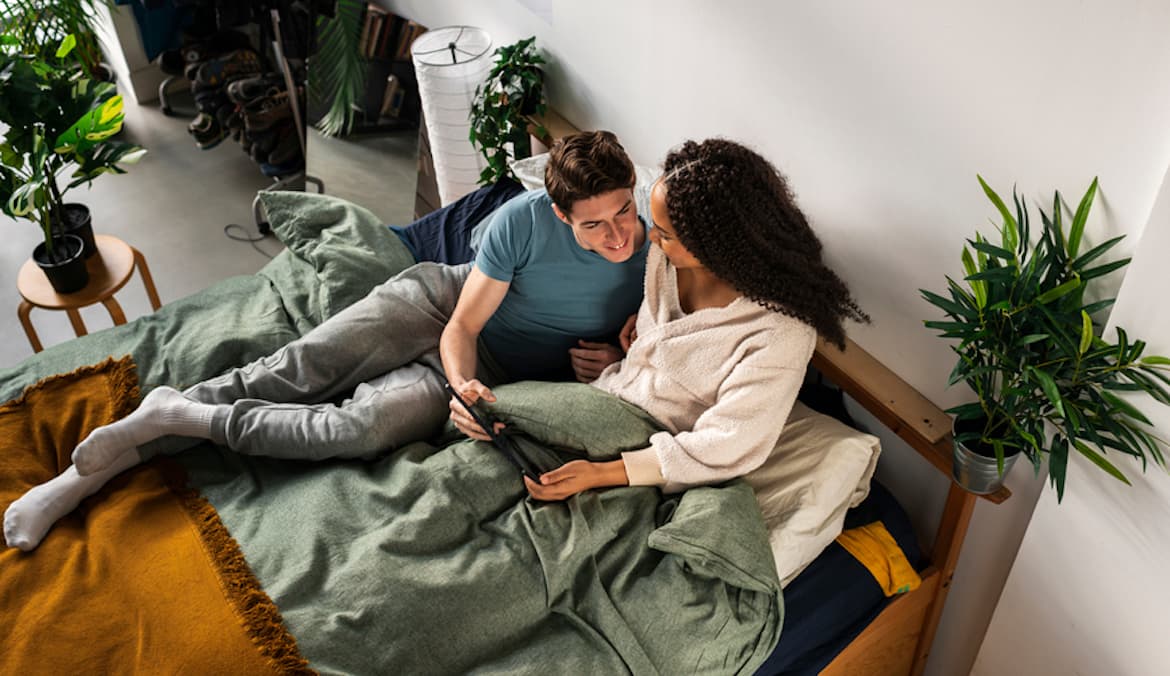 Featured image for I'm a Sex Coach in a Monogamish Relationship—Here’s How I Handle the Fear and Jealousy That Can Come With Non-Monogamy