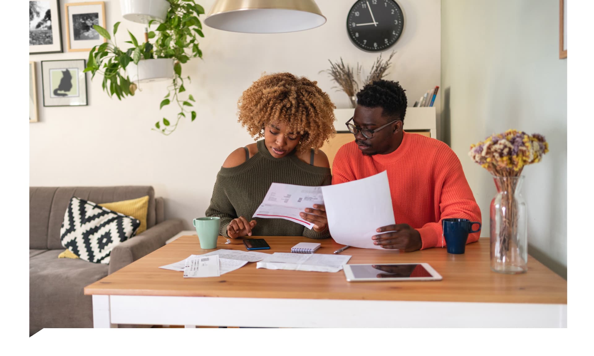Couple managing their budget 