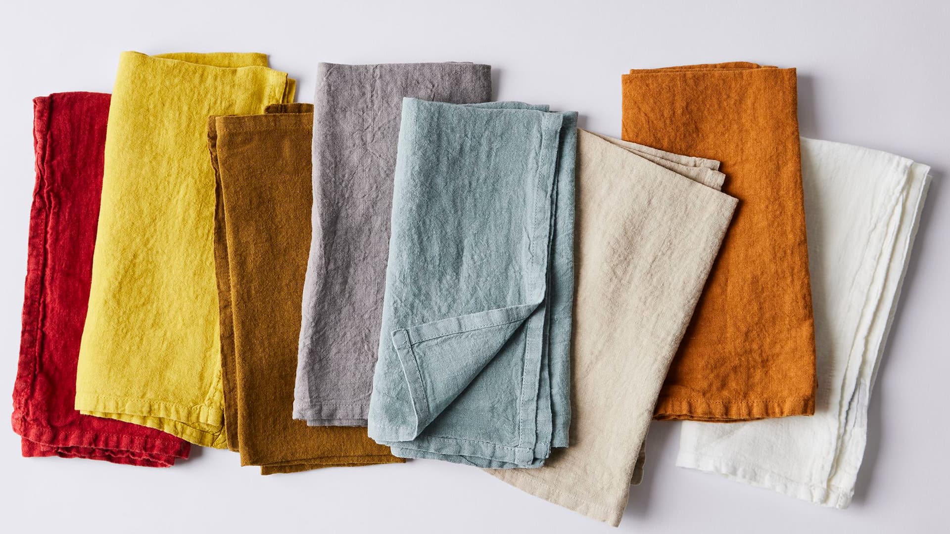 colored napkins for the dinner table