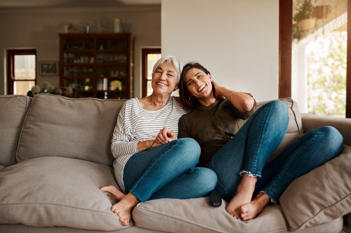 Featured image for Living With Parents Again? A Psychologist Shares 6 Ways To Remind Yourself That You're Still Adult