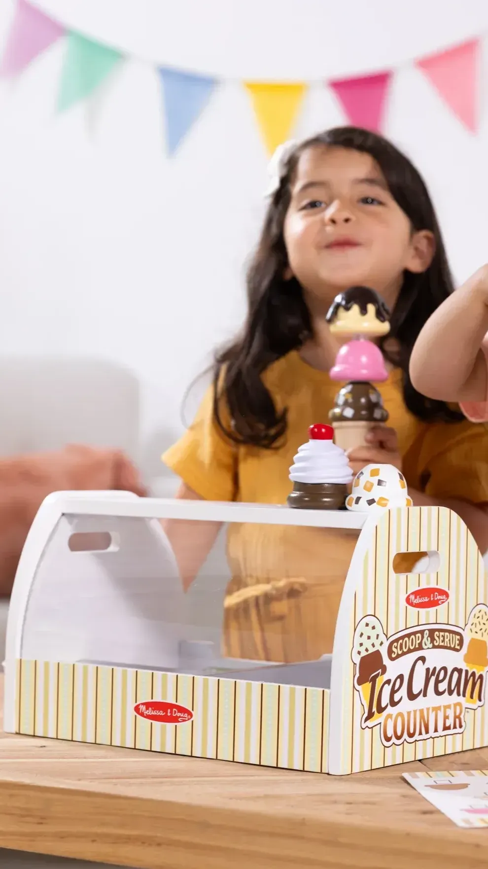 Melissa & Doug Scoop & Serve Ice Cream Counter