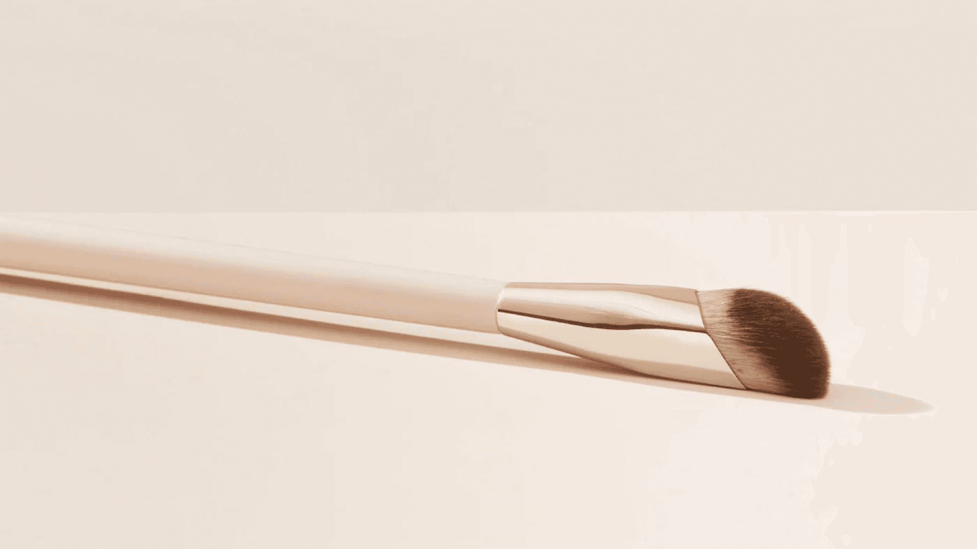 concealer-brush