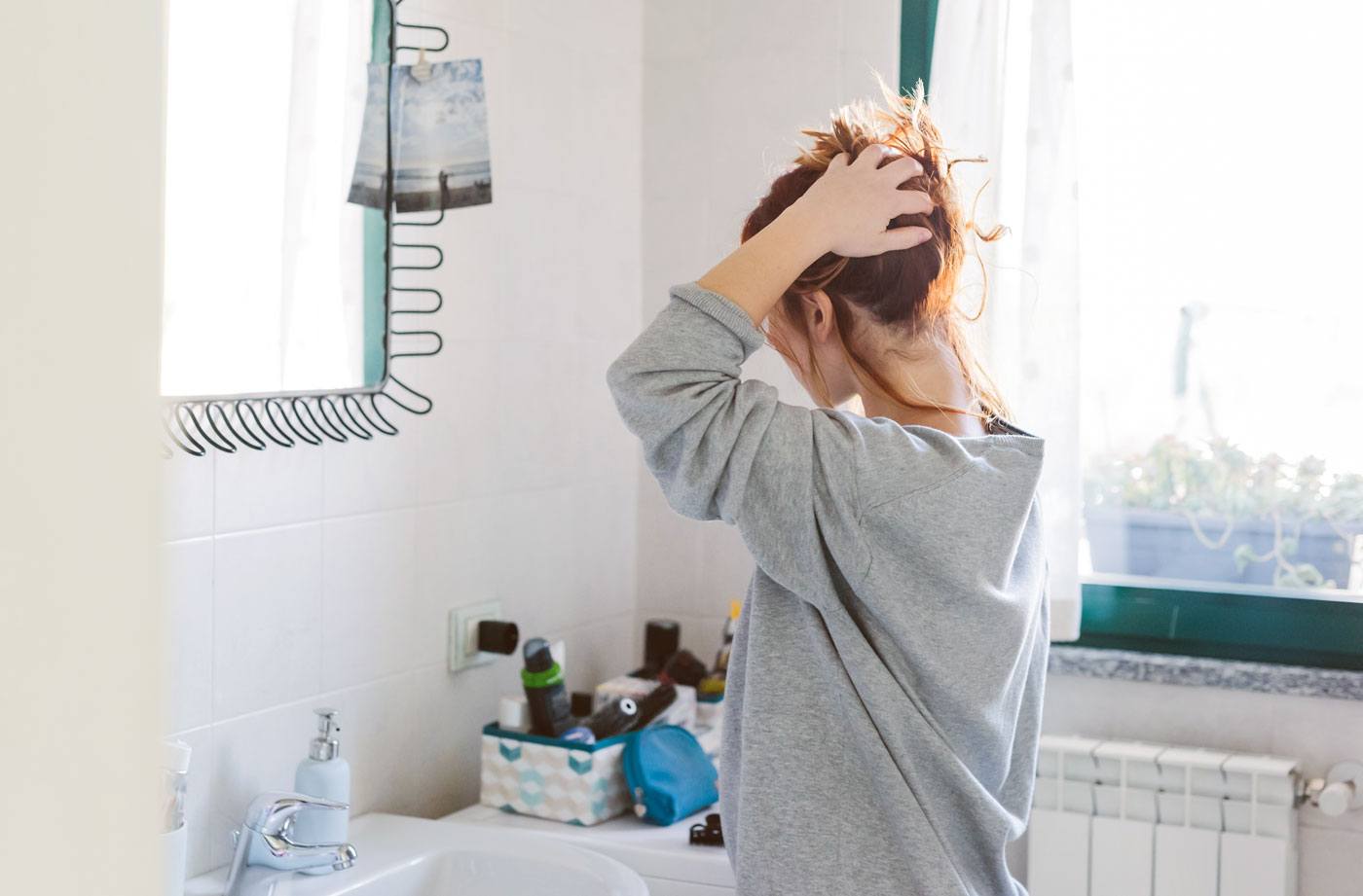 Featured image for A dermatologist weighs in on how long to use that dandruff shampoo