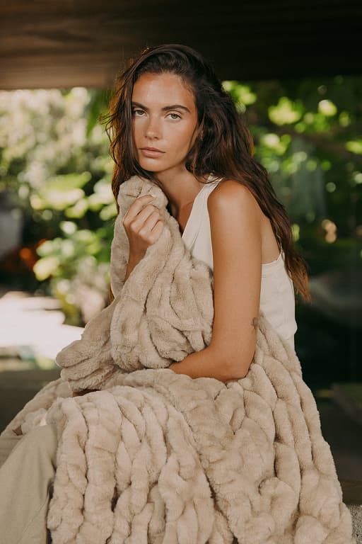 Lola Blankets