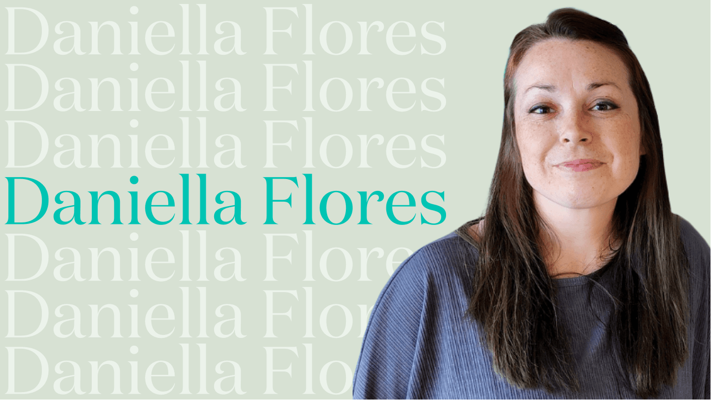 Headshot of Daniella Florez with teal background