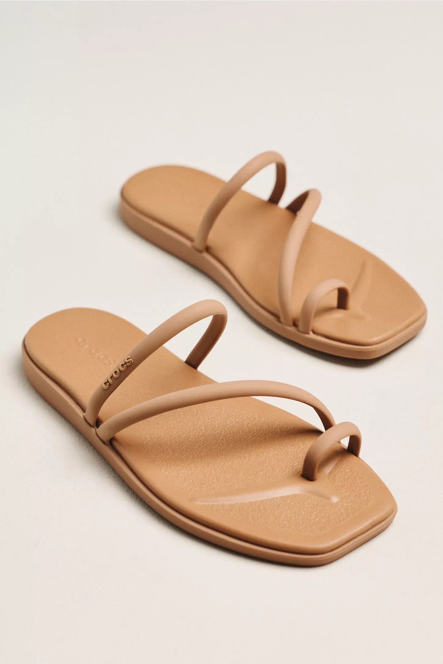 Crocs Miami Toe-Loop Sandals