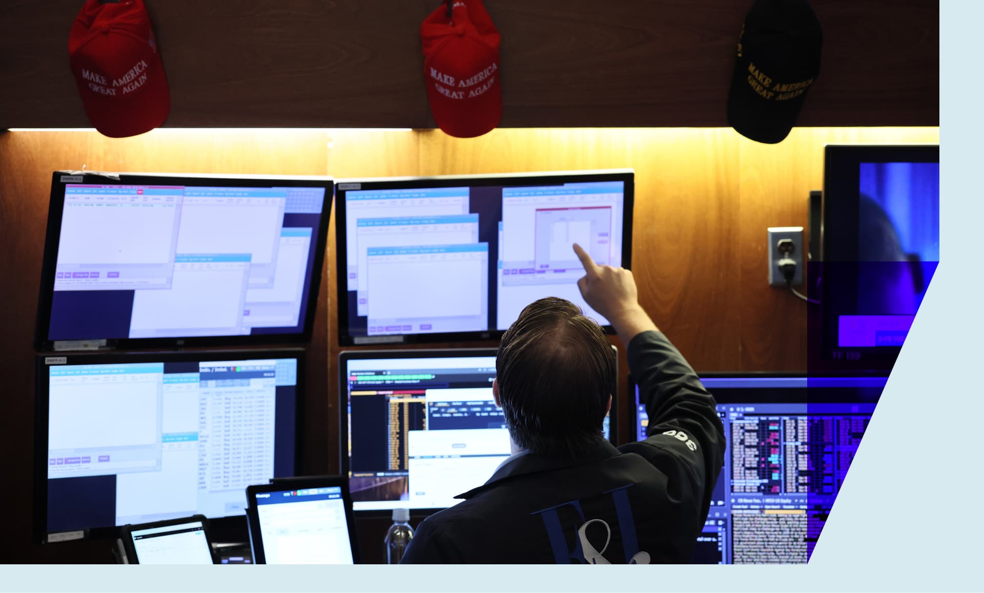 Traders work on the floor of the New York Stock Exchange during morning trading on August 26, 2025