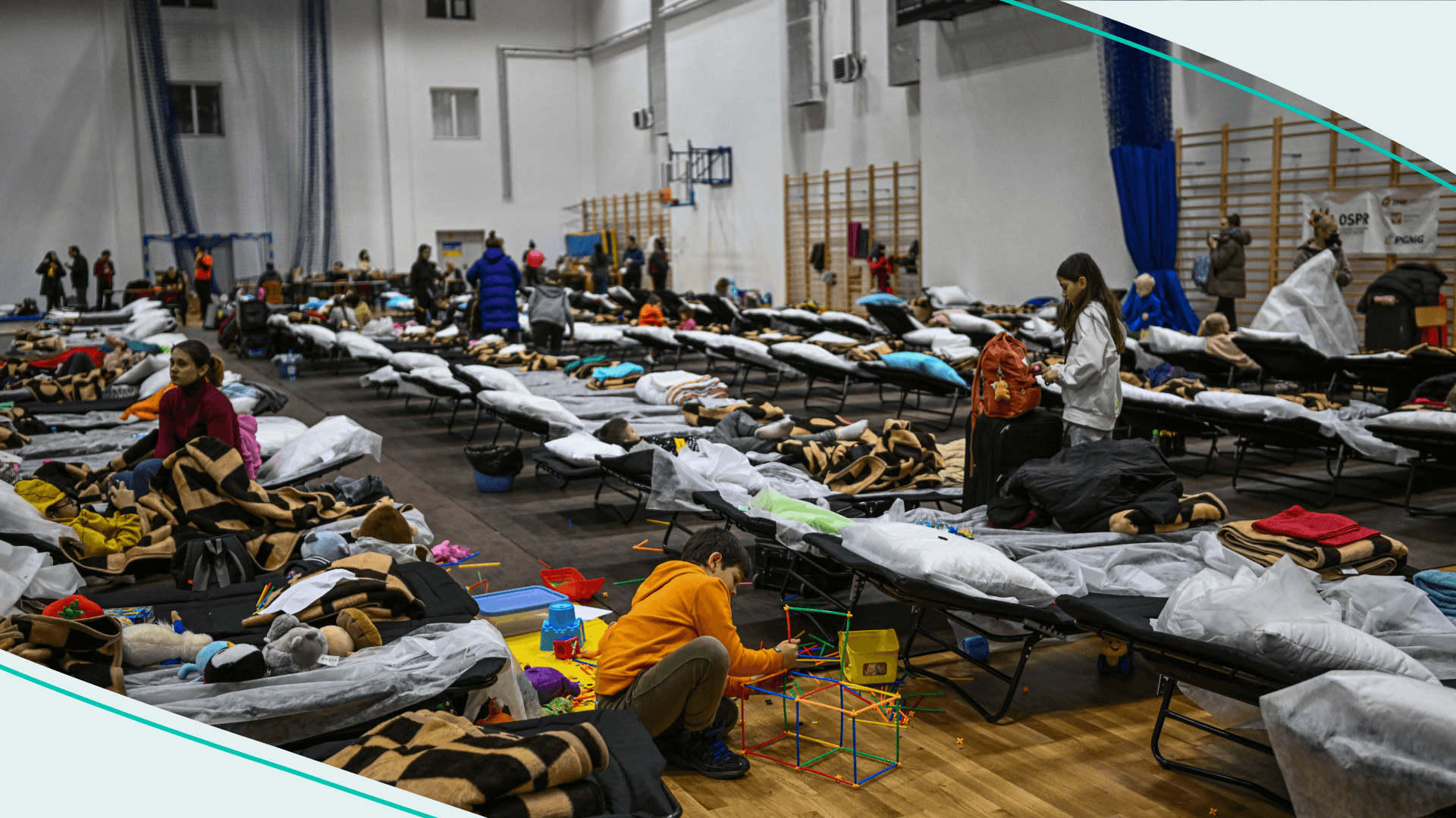 Refugees from Ukraine flee to Poland