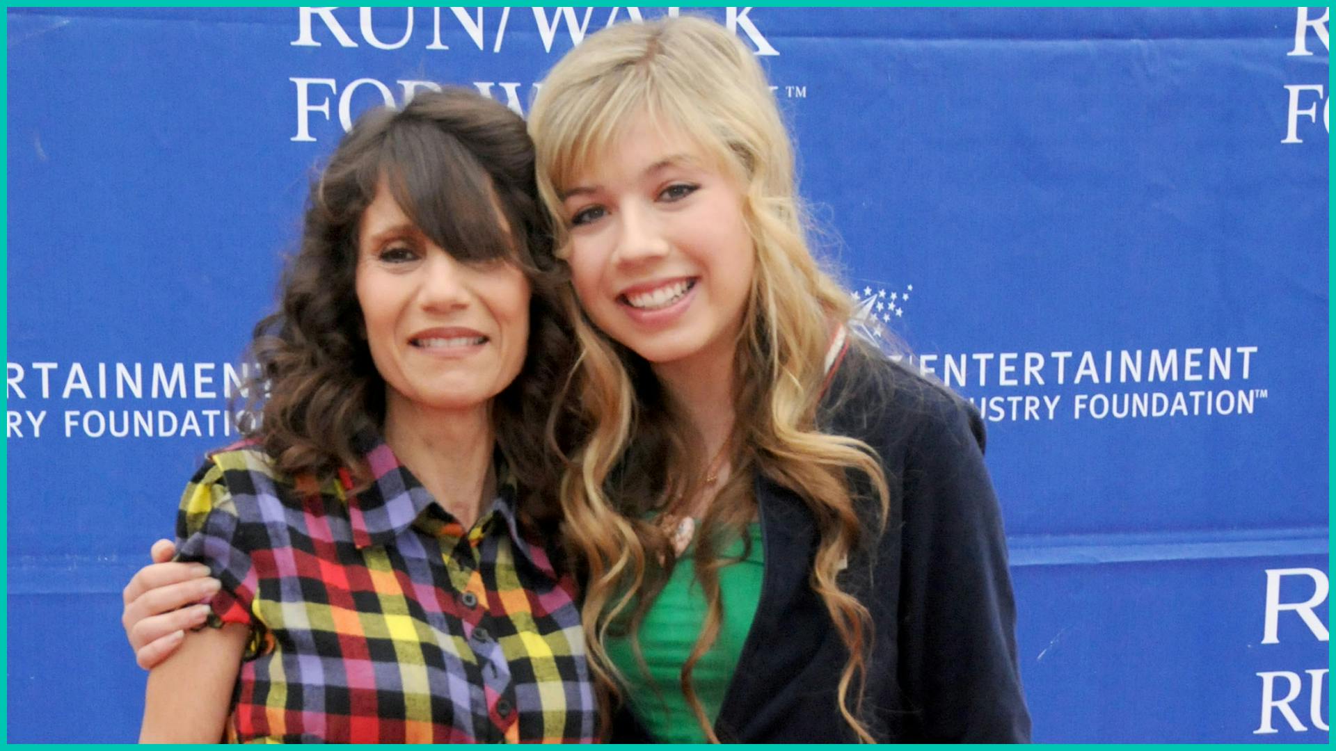 Jennette McCurdy and mom Debbie McCurd in LA in 2009