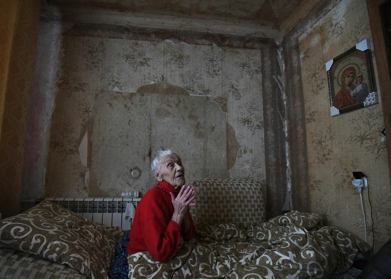 Nadia Panasivna Yerukhymovych, 89, in Kyiv | Photo: © 2022 CAROL GUZY