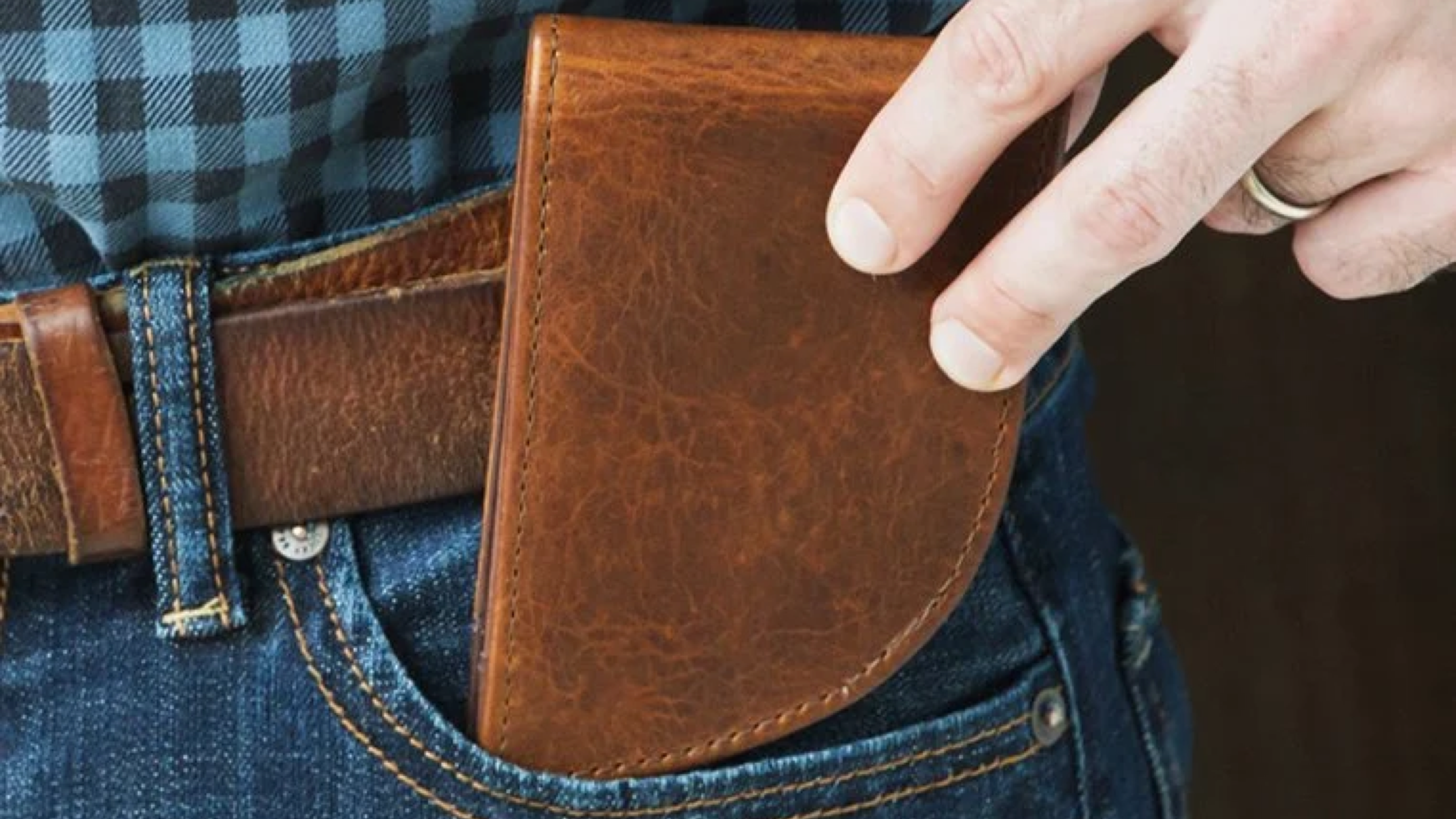 curved leather wallet to fit in front pocket