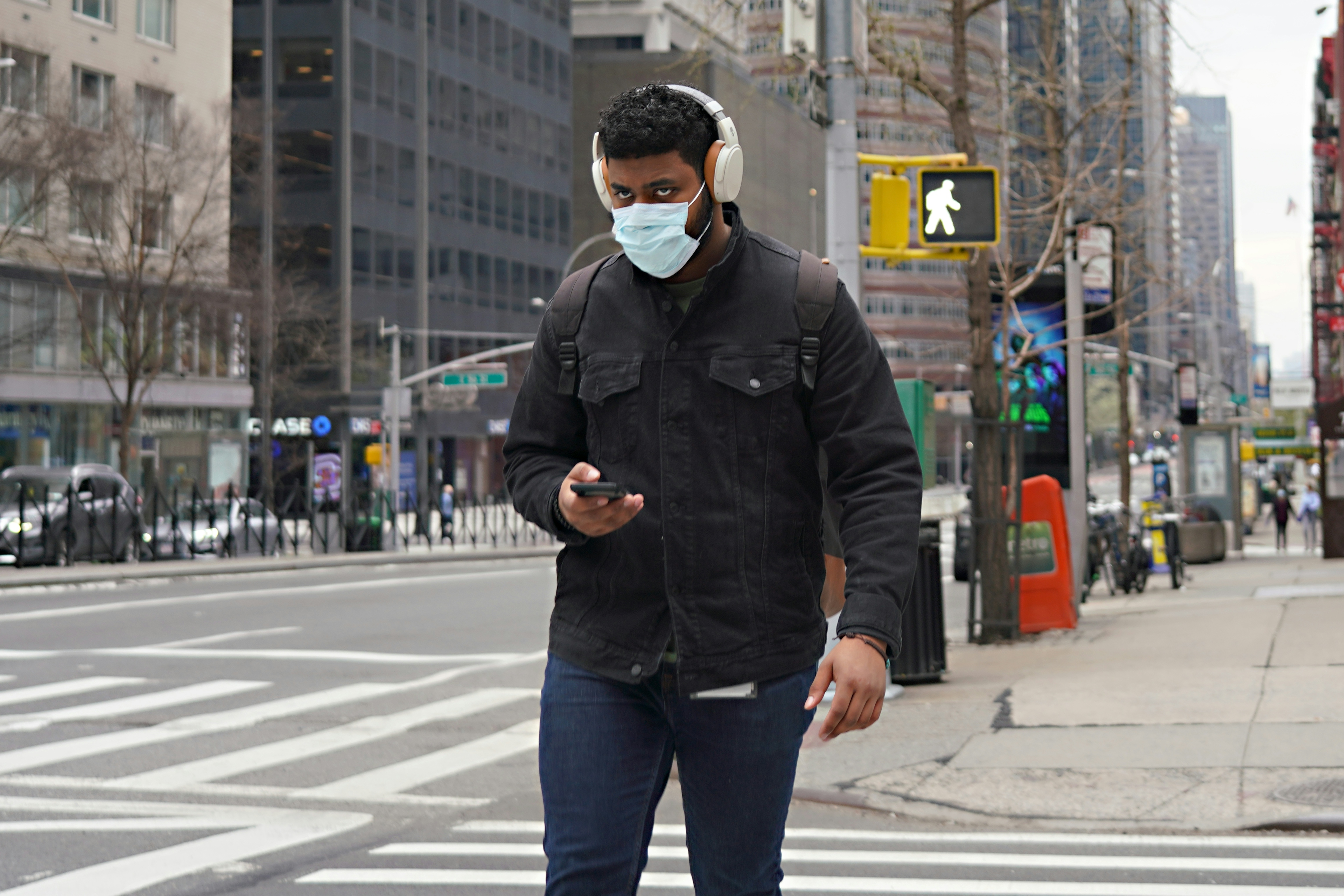 Man wearing mask in New York City