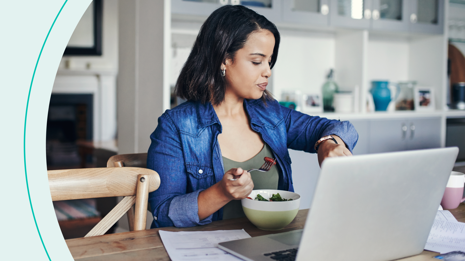 Woman eating a salad at her laptop