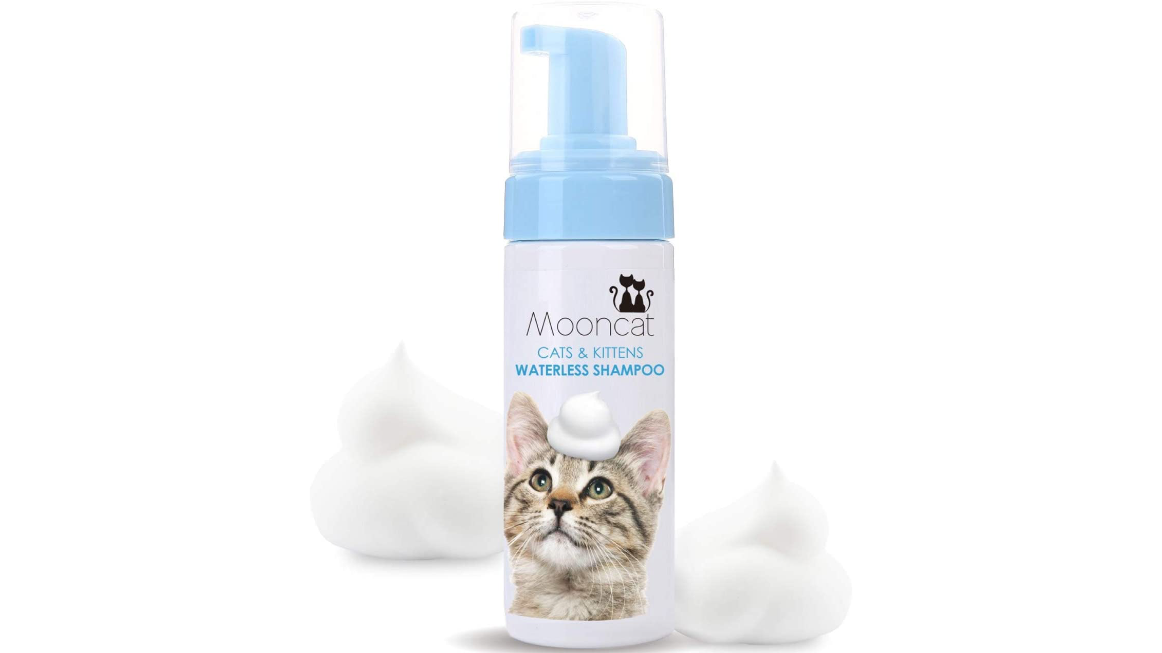 waterless cat bath formula works like a dry shampoo on fur