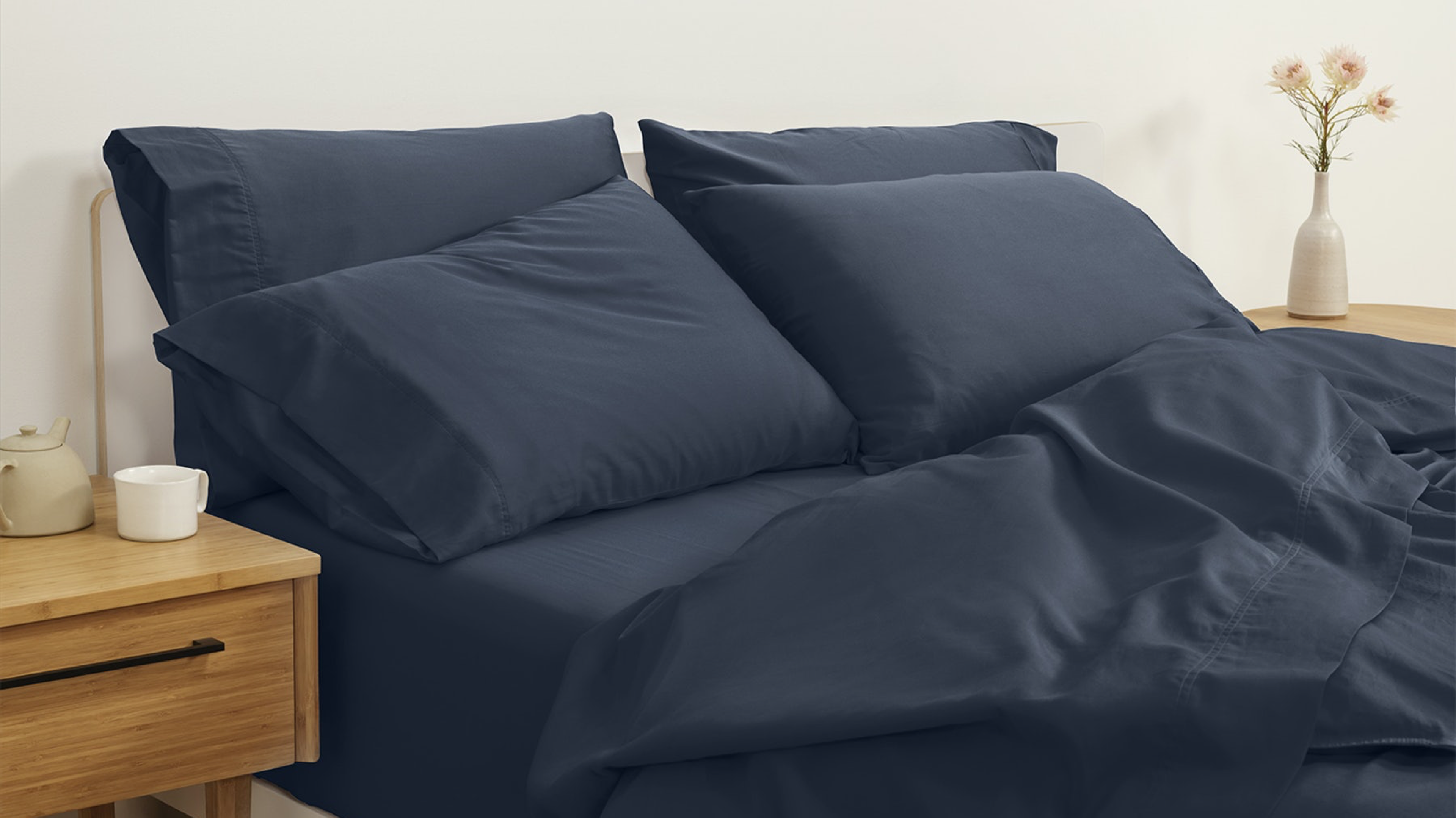 percale weave organic cotton sheet set comes with a fitted sheet, top sheet, and pillowcases